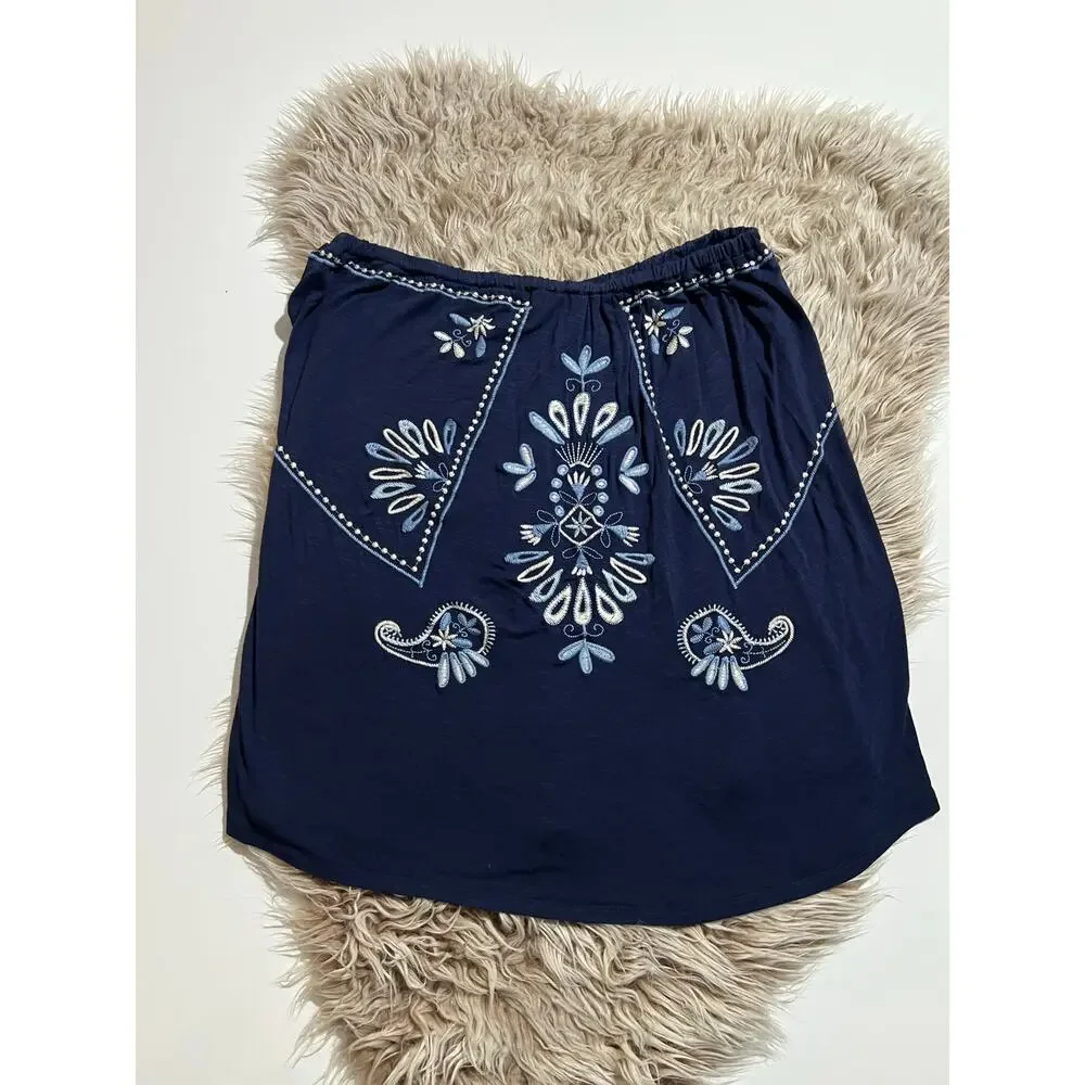Torrid women’s navy blue embroidered floral skirt